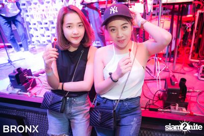 สิงโต นำโชค ที่ บรองซ์ — photo 100