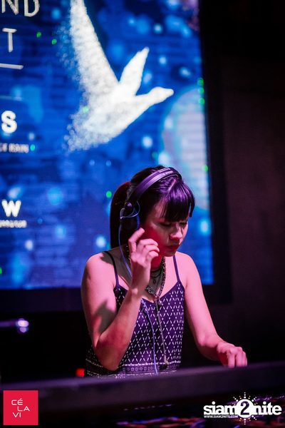 FLY Beyond Tonight กับ Zed Bias ที่ เซ ลา วี — photo 39