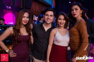 FLY Beyond Tonight กับ Zed Bias ที่ เซ ลา วี — photo 40