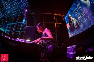 FLY Beyond Tonight กับ Zed Bias ที่ เซ ลา วี — photo 43
