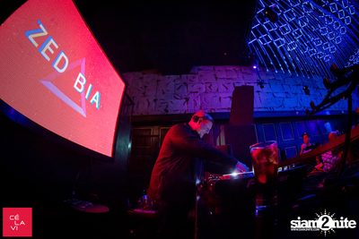 FLY Beyond Tonight กับ Zed Bias ที่ เซ ลา วี — photo 89