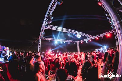 Red Bull: Red Monday Bangkok ที่ Cielo Sky Bar — photo 156