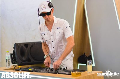 Absolut X Pool Party ที่ บลู แพร็อต — photo 49