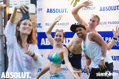 Absolut X Pool Party ที่ บลู แพร็อต — photo 100