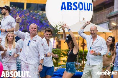 Absolut X Pool Party ที่ บลู แพร็อต — photo 112