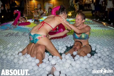 Absolut X Pool Party ที่ บลู แพร็อต — photo 175