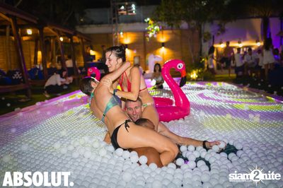 Absolut X Pool Party ที่ บลู แพร็อต — photo 176