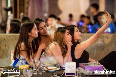 Love Land Live with Be Peerapat at Tipsy — photo 58