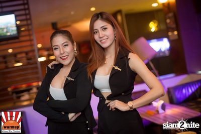 Peck Palitchoke ที่ วอร์ม อัพ คาเฟ่ เชียงใหม่ — photo 5