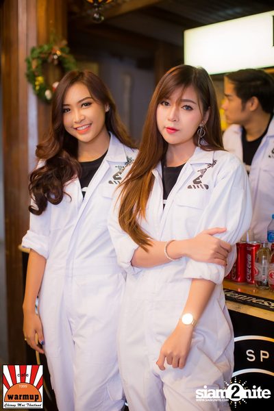 Peck Palitchoke ที่ วอร์ม อัพ คาเฟ่ เชียงใหม่ — photo 9