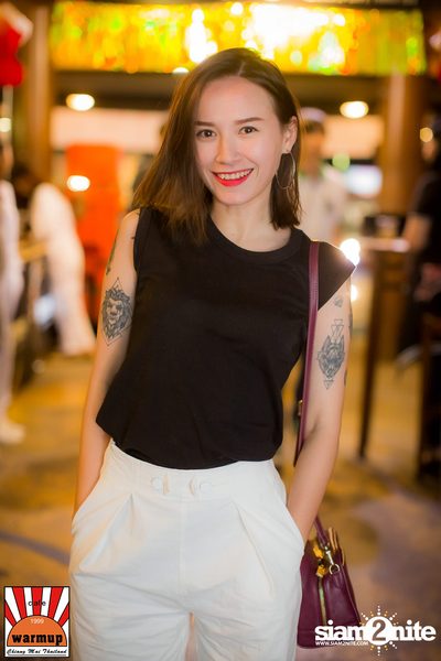 Peck Palitchoke ที่ วอร์ม อัพ คาเฟ่ เชียงใหม่ — photo 15