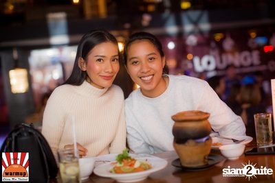 Peck Palitchoke ที่ วอร์ม อัพ คาเฟ่ เชียงใหม่ — photo 16