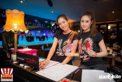 Peck Palitchoke ที่ วอร์ม อัพ คาเฟ่ เชียงใหม่ — photo 19