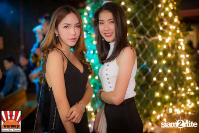 Peck Palitchoke ที่ วอร์ม อัพ คาเฟ่ เชียงใหม่ — photo 32