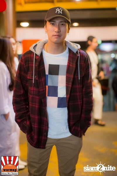 Peck Palitchoke ที่ วอร์ม อัพ คาเฟ่ เชียงใหม่ — photo 33