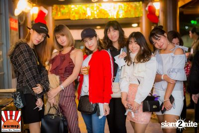 Peck Palitchoke ที่ วอร์ม อัพ คาเฟ่ เชียงใหม่ — photo 43