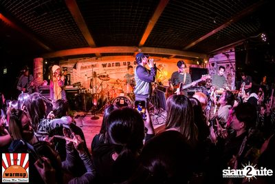 Peck Palitchoke ที่ วอร์ม อัพ คาเฟ่ เชียงใหม่ — photo 75