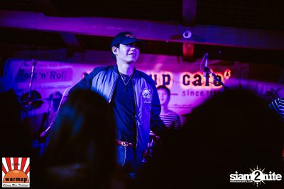 Peck Palitchoke ที่ วอร์ม อัพ คาเฟ่ เชียงใหม่ — photo 83