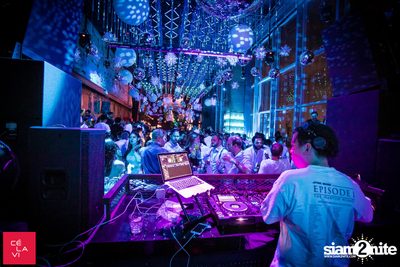 White Winter Ball NYE 2018 เซ ลา วี — photo 35