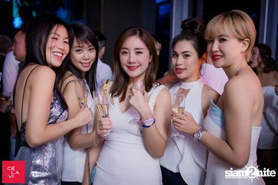 White Winter Ball NYE 2018 เซ ลา วี — photo 49