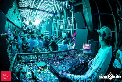 White Winter Ball NYE 2018 เซ ลา วี — photo 97