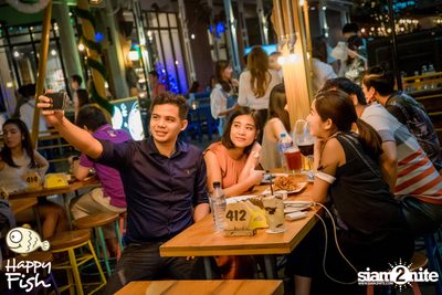 ปาร์ตี้คืนวันจันทร์ ที่ร้าน แฮปปี้ ฟิช, เอเชียทีค เดอะ ริเวอร์ฟร้อนท์ — photo 32