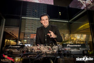 Gold & Glam New Year's Eve at VOGUE Lounge Bangkok — photo 3