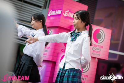 Mini concert BNK48 at Centerpoint of Siam Square — photo 6