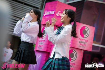 Mini concert BNK48 at Centerpoint of Siam Square — photo 7