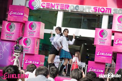 Mini concert BNK48 at Centerpoint of Siam Square — photo 11