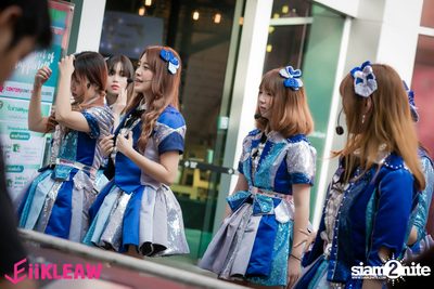 Mini concert BNK48 at Centerpoint of Siam Square — photo 31