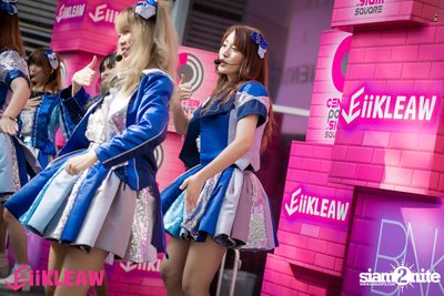 Mini concert BNK48 at Centerpoint of Siam Square — photo 44