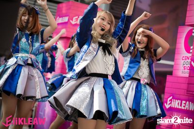 Mini concert BNK48 at Centerpoint of Siam Square — photo 45