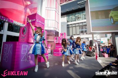 Mini concert BNK48 at Centerpoint of Siam Square — photo 47