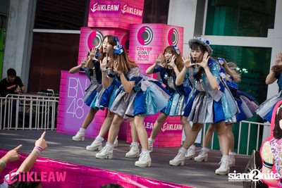 Mini concert BNK48 at Centerpoint of Siam Square — photo 60