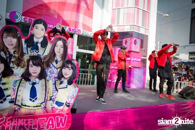 Mini concert BNK48 at Centerpoint of Siam Square — photo 79