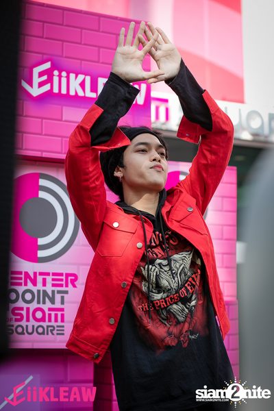 Mini concert BNK48 at Centerpoint of Siam Square — photo 80