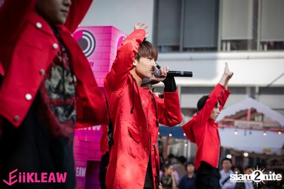 Mini concert BNK48 at Centerpoint of Siam Square — photo 91