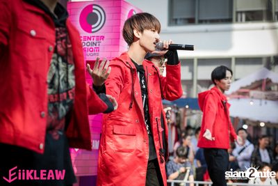 Mini concert BNK48 at Centerpoint of Siam Square — photo 92