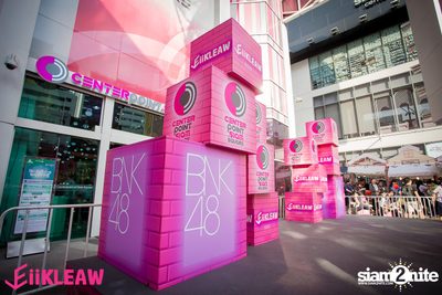 Mini concert BNK48 at Centerpoint of Siam Square — photo 103