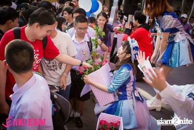 Mini concert BNK48 at Centerpoint of Siam Square — photo 121