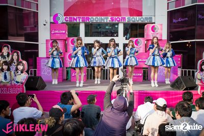 Mini concert BNK48 at Centerpoint of Siam Square — photo 151