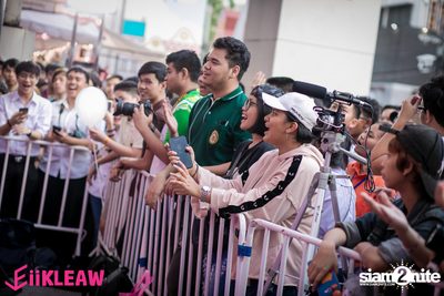 Mini concert BNK48 at Centerpoint of Siam Square — photo 238