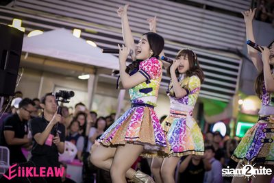 Mini concert BNK48 at Centerpoint of Siam Square — photo 253