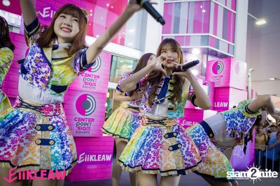 Mini concert BNK48 at Centerpoint of Siam Square — photo 254