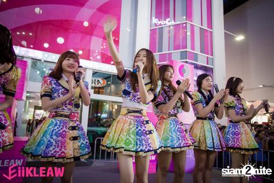 Mini concert BNK48 at Centerpoint of Siam Square — photo 263
