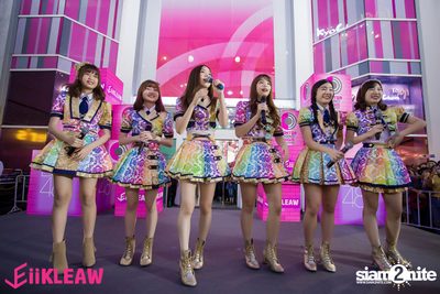 Mini concert BNK48 at Centerpoint of Siam Square — photo 264