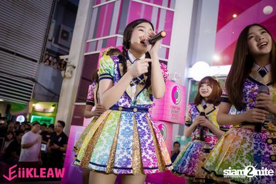 Mini concert BNK48 at Centerpoint of Siam Square — photo 266