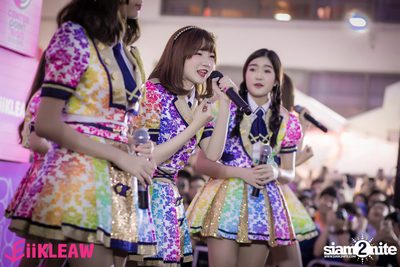 Mini concert BNK48 at Centerpoint of Siam Square — photo 271