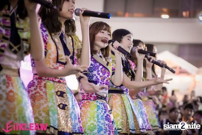 Mini concert BNK48 at Centerpoint of Siam Square — photo 273